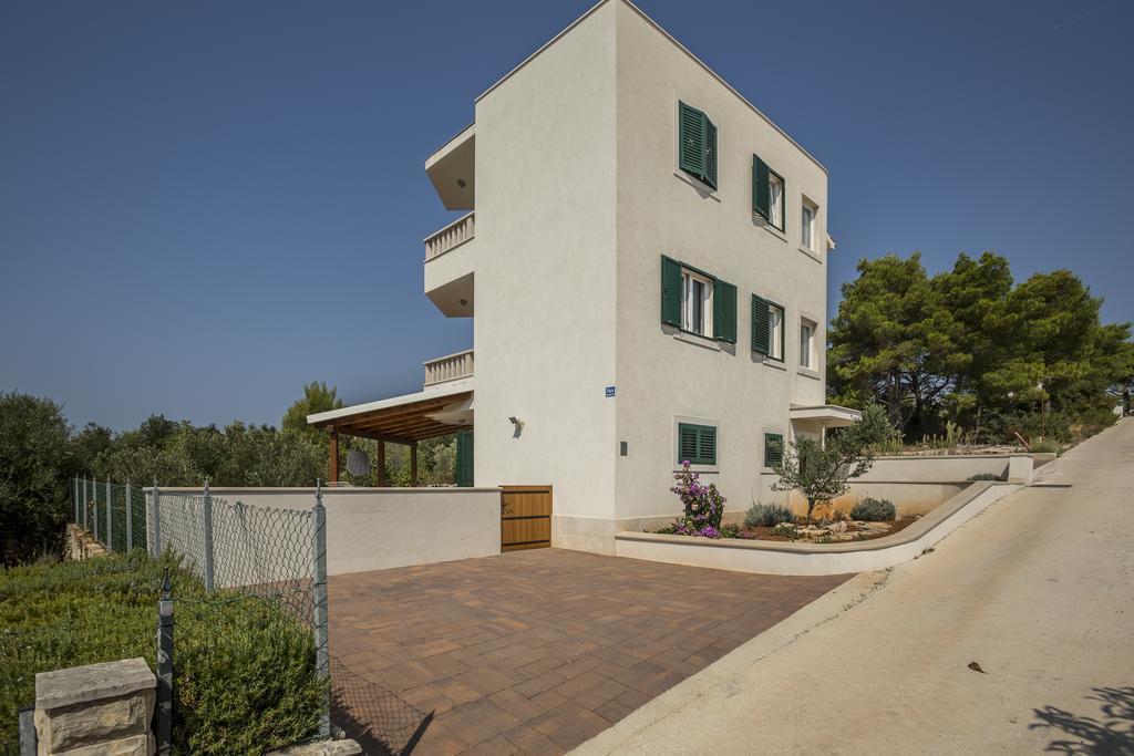 Apartmani Mariela Maslinica Exterior foto